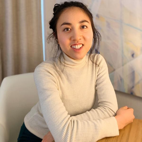 Akari Komura smiling and sitting at a table